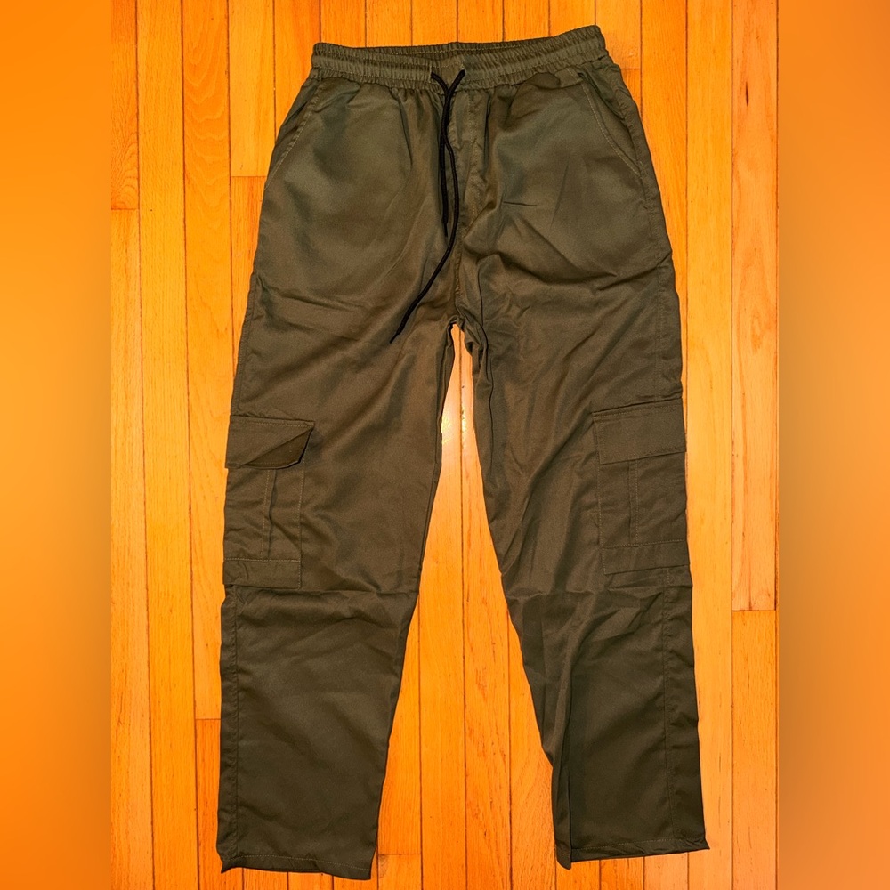 NWOT men’s green cargo pants elastic waist size small polyester